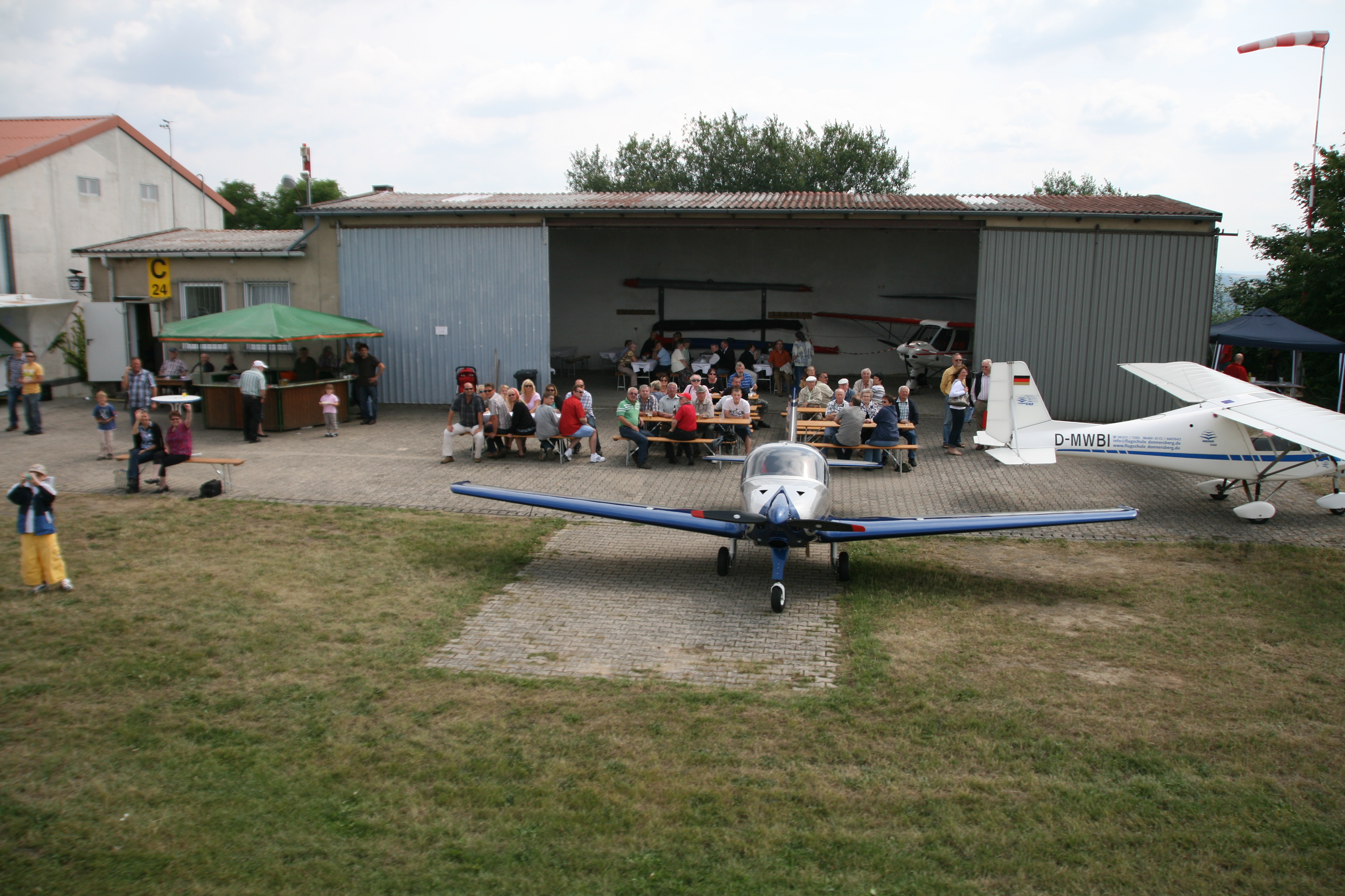 Fly-In auf dem Flugplatz in Becherbach