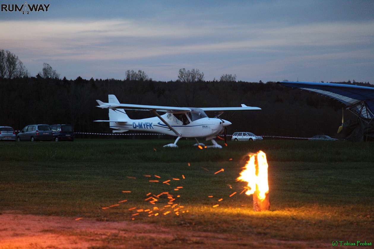 Rock im Hangar